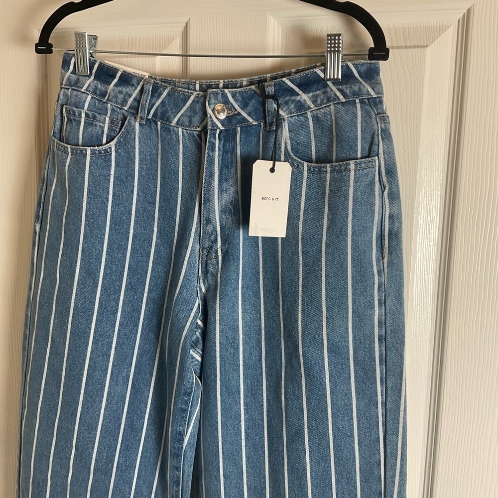Forever 21 90’s fit Striped Blue Women's Jeans
Size 28 - Picture 3 of 9